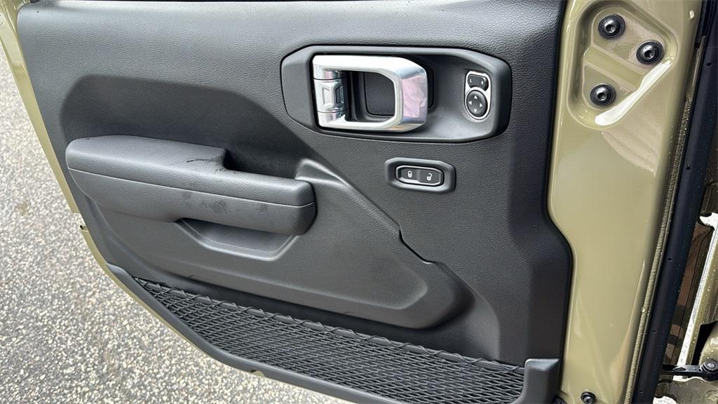 new 2025 Jeep Wrangler car, priced at $41,818