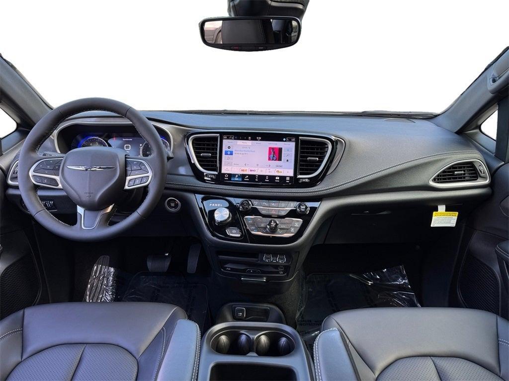 new 2025 Chrysler Pacifica car, priced at $47,677