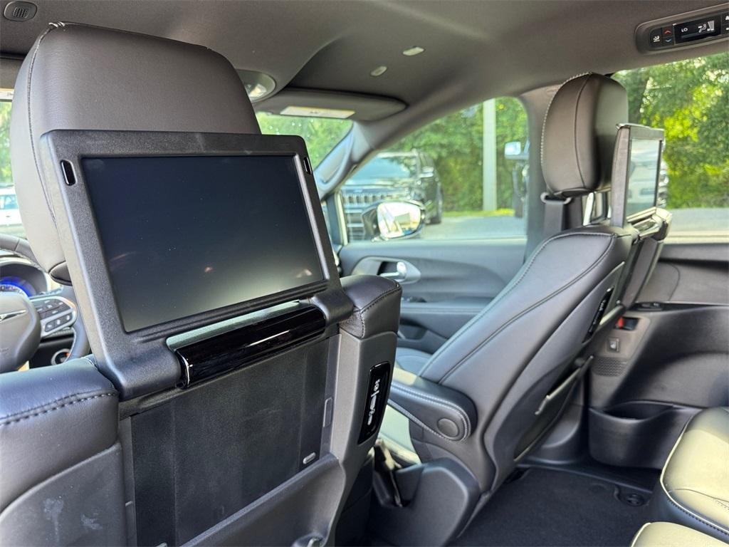new 2025 Chrysler Pacifica car, priced at $47,677