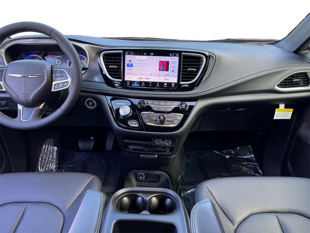 new 2025 Chrysler Pacifica car, priced at $47,677