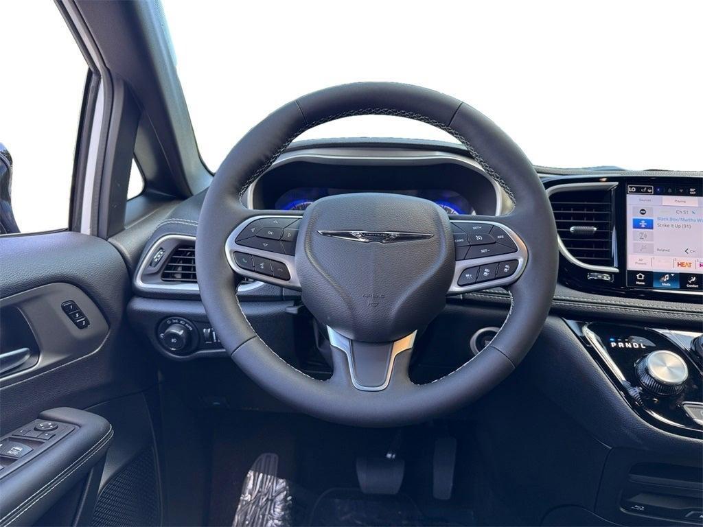new 2025 Chrysler Pacifica car, priced at $47,677