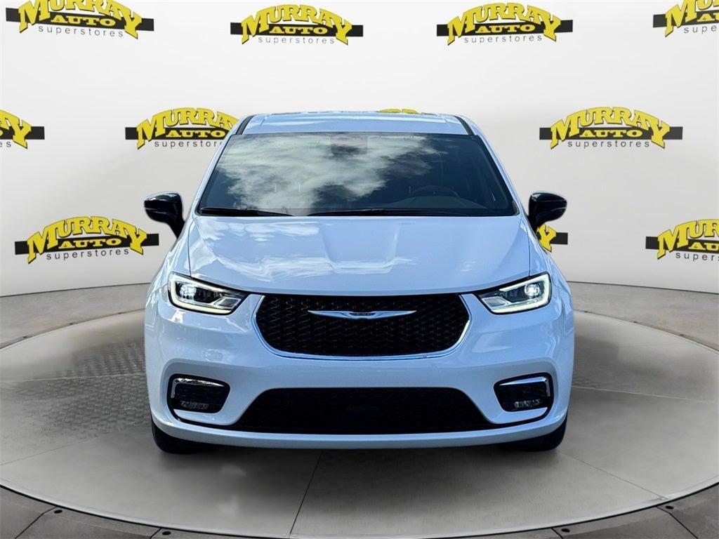 new 2025 Chrysler Pacifica car, priced at $47,677