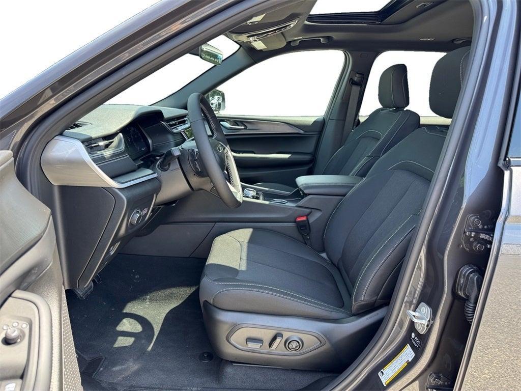 new 2025 Jeep Grand Cherokee L car, priced at $39,018