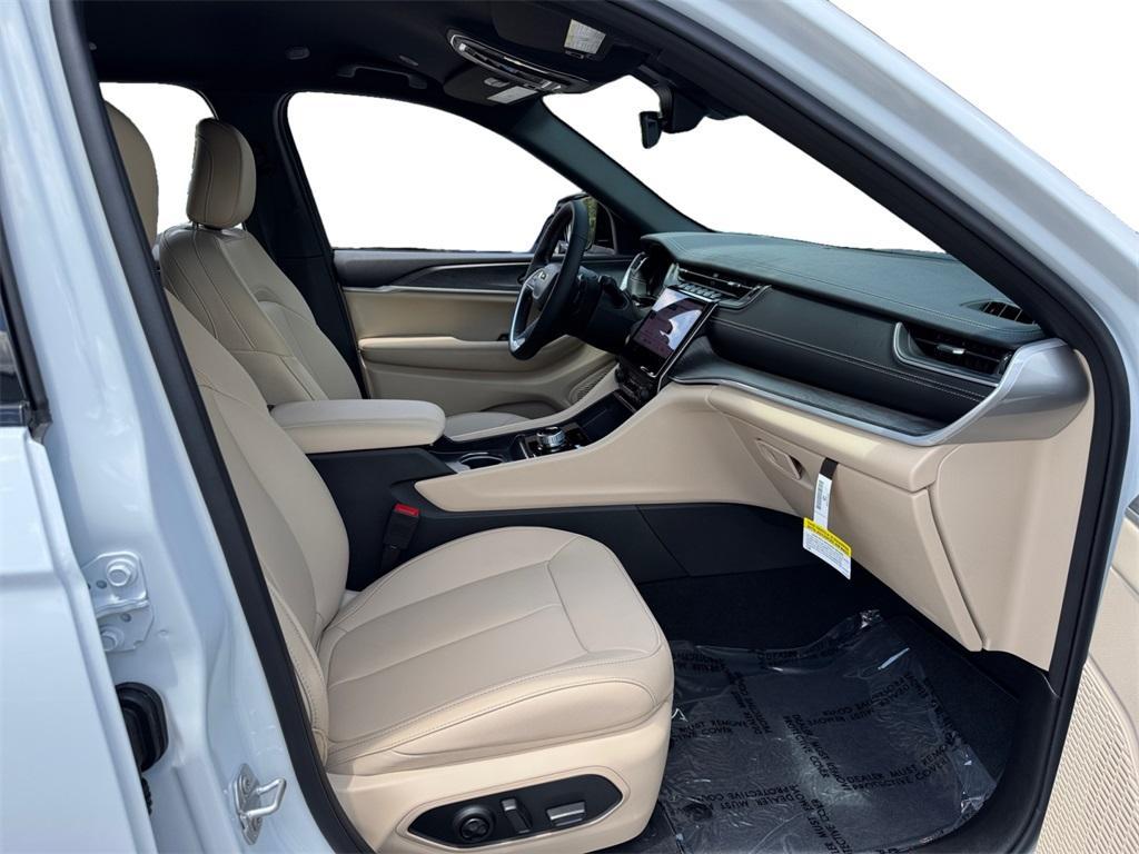 new 2025 Jeep Grand Cherokee L car, priced at $42,883