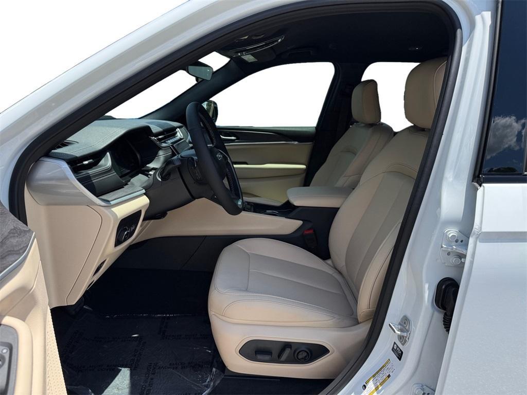 new 2025 Jeep Grand Cherokee L car, priced at $42,883