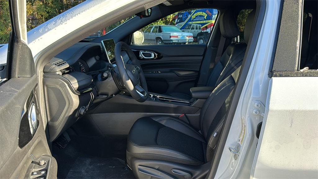 new 2025 Jeep Compass car, priced at $25,999