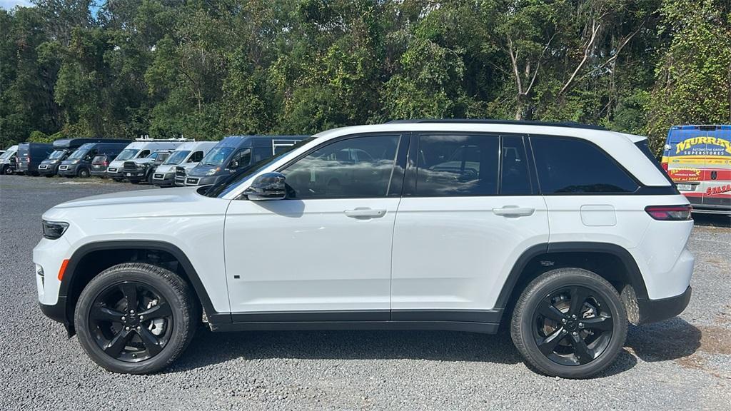 used 2023 Jeep Grand Cherokee car, priced at $36,060