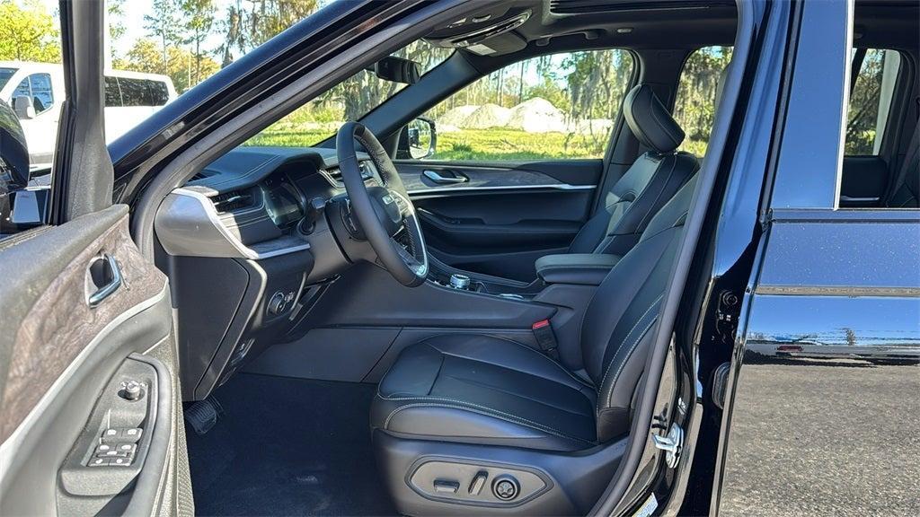 new 2025 Jeep Grand Cherokee car, priced at $42,540