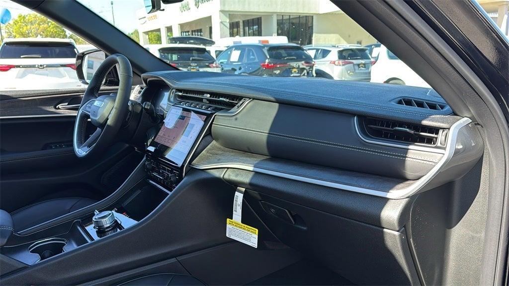 new 2025 Jeep Grand Cherokee car, priced at $42,540