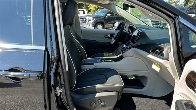 new 2024 Chrysler Pacifica car, priced at $48,140