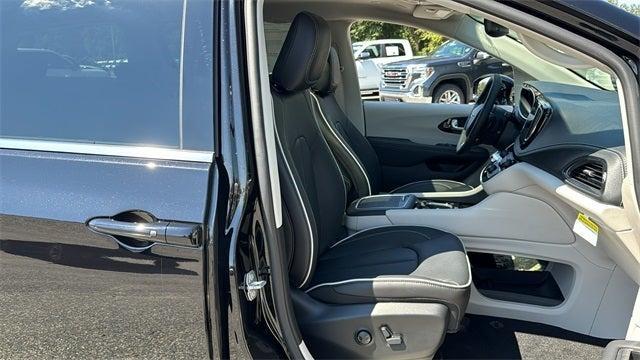 new 2024 Chrysler Pacifica car, priced at $40,995