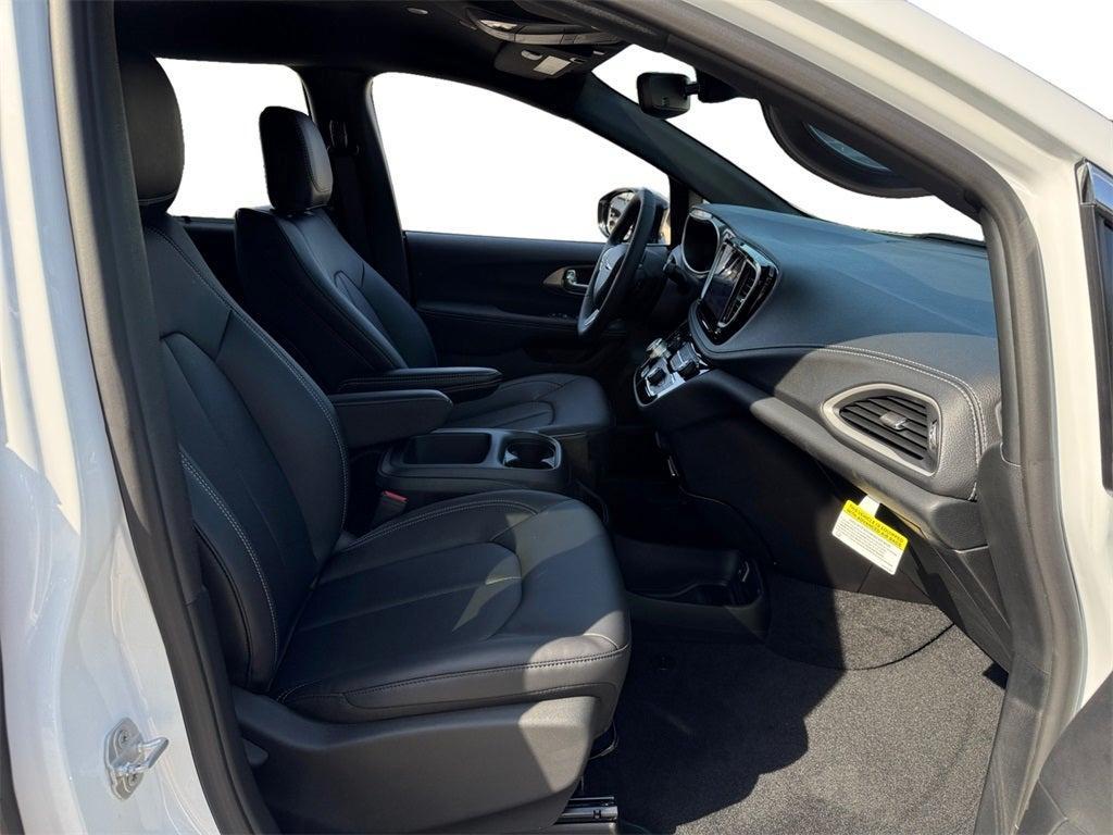 new 2026 Chrysler Pacifica car, priced at $35,242