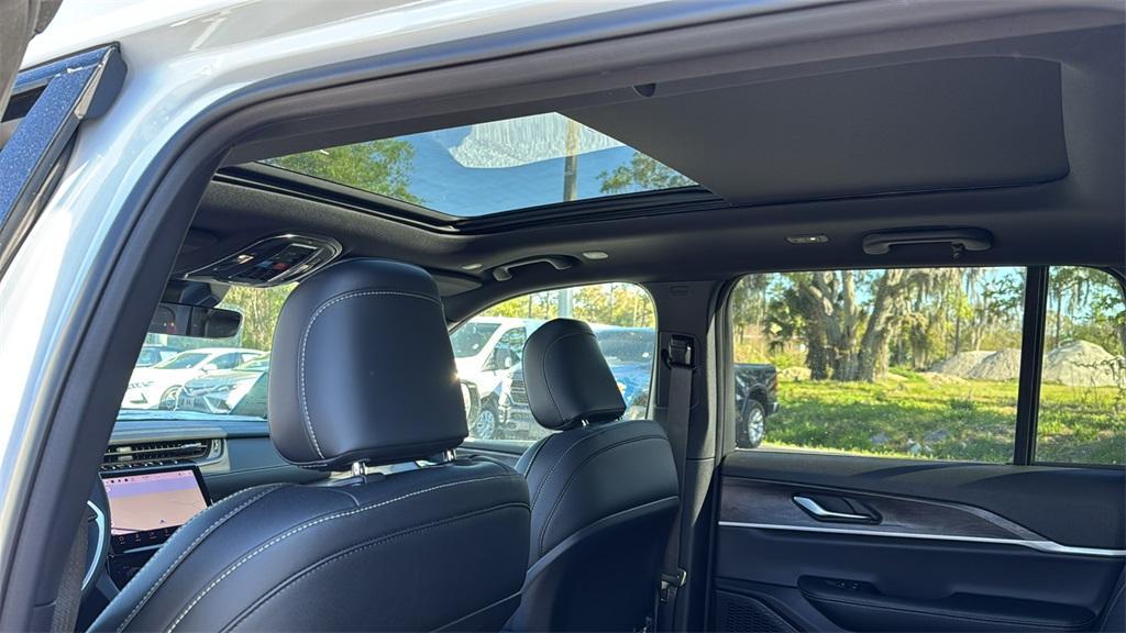 new 2025 Jeep Grand Cherokee car, priced at $42,973