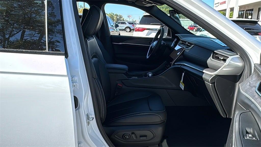 new 2025 Jeep Grand Cherokee car, priced at $44,504