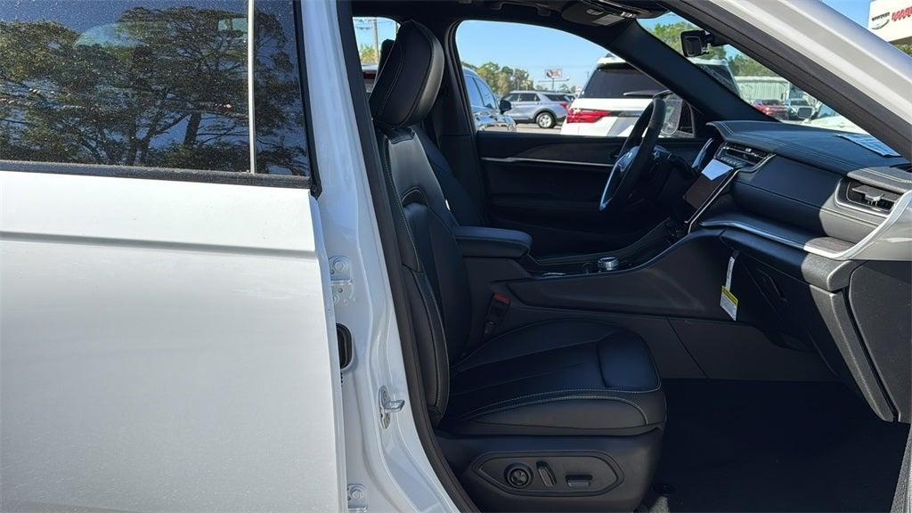 new 2025 Jeep Grand Cherokee car, priced at $44,504
