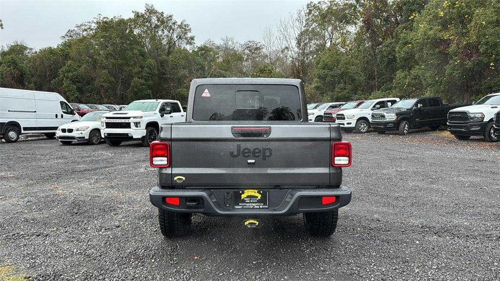 new 2025 Jeep Gladiator car, priced at $38,614