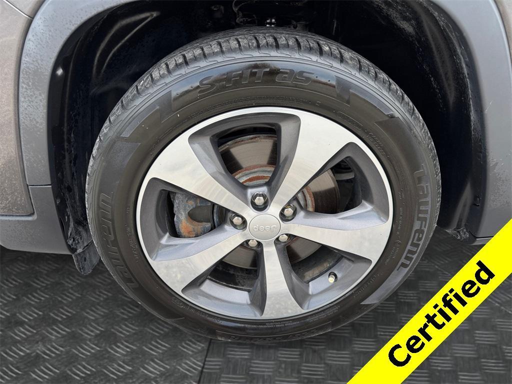 used 2019 Jeep Cherokee car, priced at $17,500