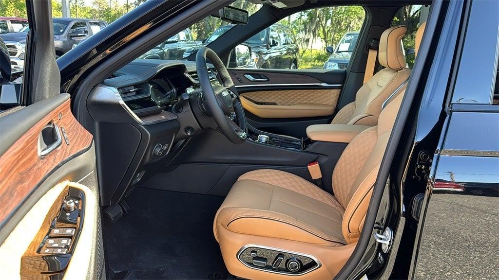new 2025 Jeep Grand Cherokee car, priced at $65,102