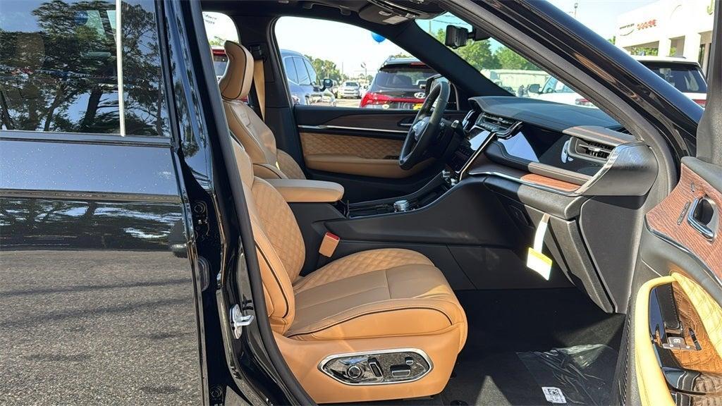 new 2025 Jeep Grand Cherokee car, priced at $65,102