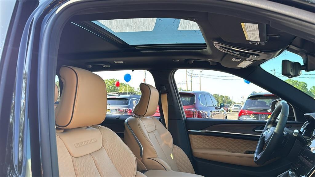 new 2025 Jeep Grand Cherokee car, priced at $68,934