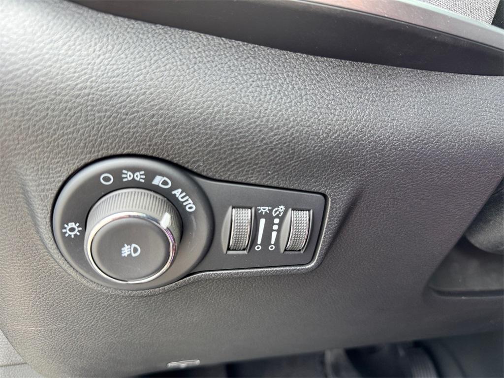 new 2025 Jeep Compass car, priced at $27,152
