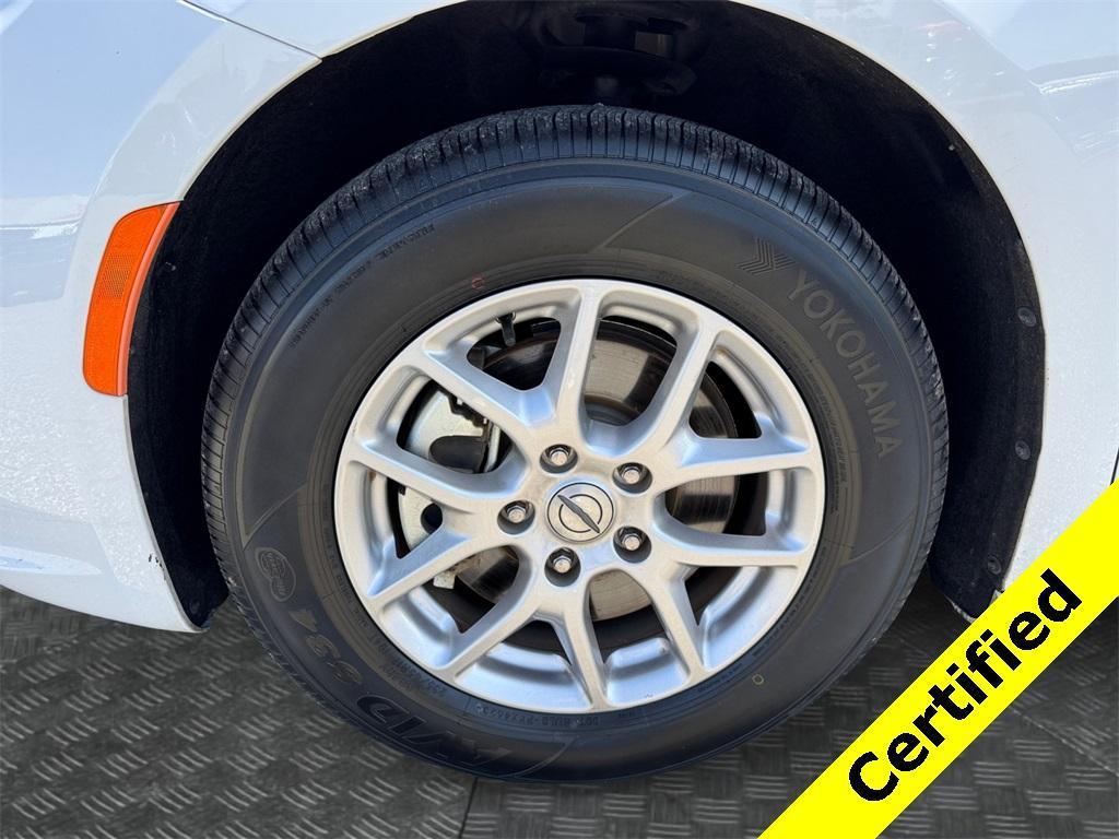 used 2024 Chrysler Pacifica car, priced at $26,909