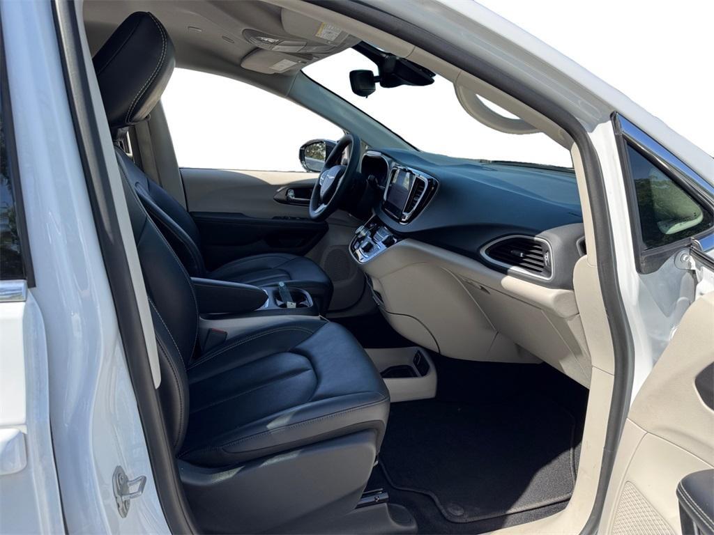 used 2024 Chrysler Pacifica car, priced at $28,000