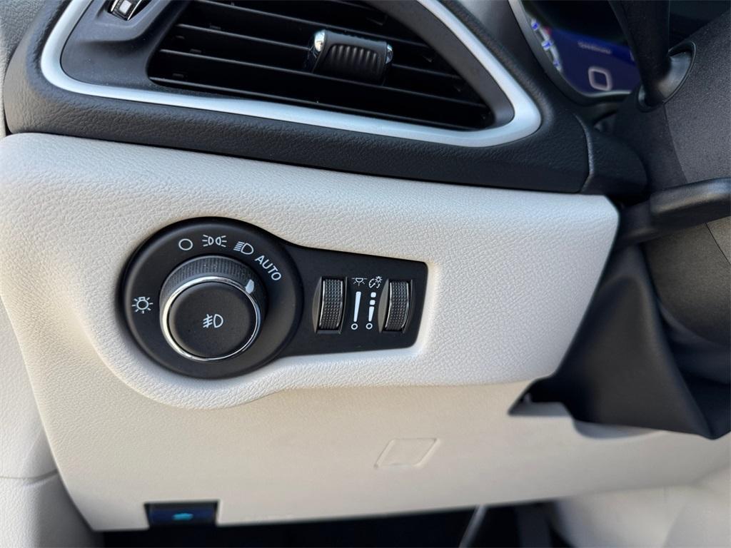 used 2024 Chrysler Pacifica car, priced at $28,000