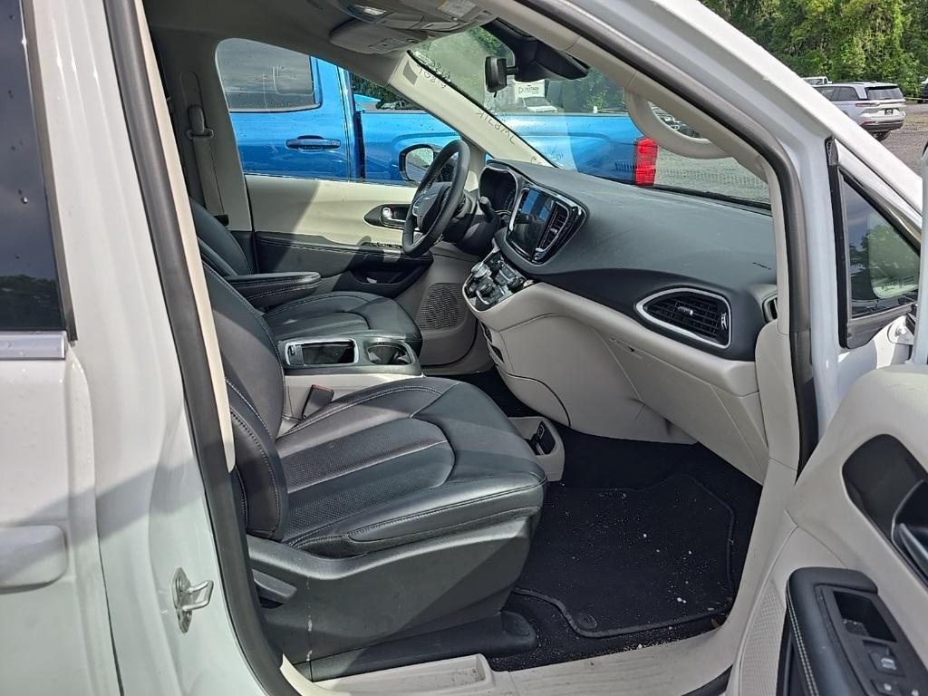 used 2024 Chrysler Pacifica car, priced at $30,255