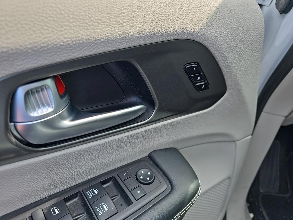 used 2024 Chrysler Pacifica car, priced at $30,255