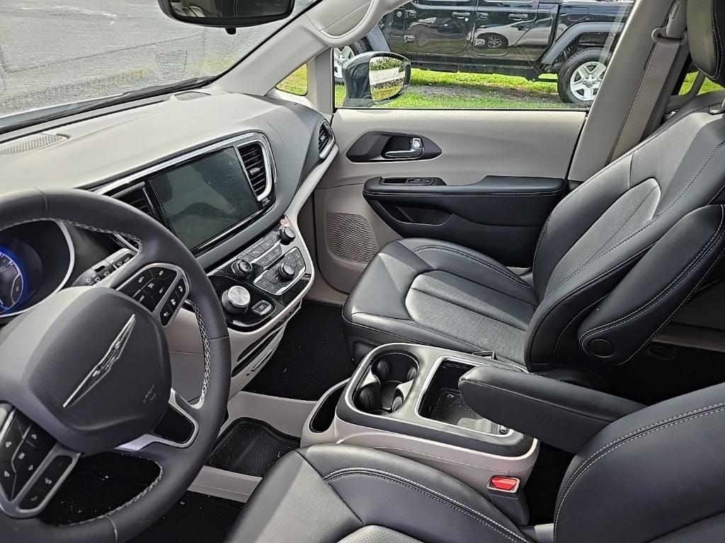 used 2024 Chrysler Pacifica car, priced at $30,255