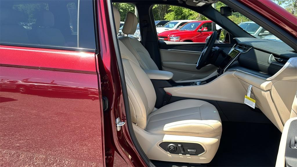 new 2024 Jeep Grand Cherokee L car, priced at $44,900