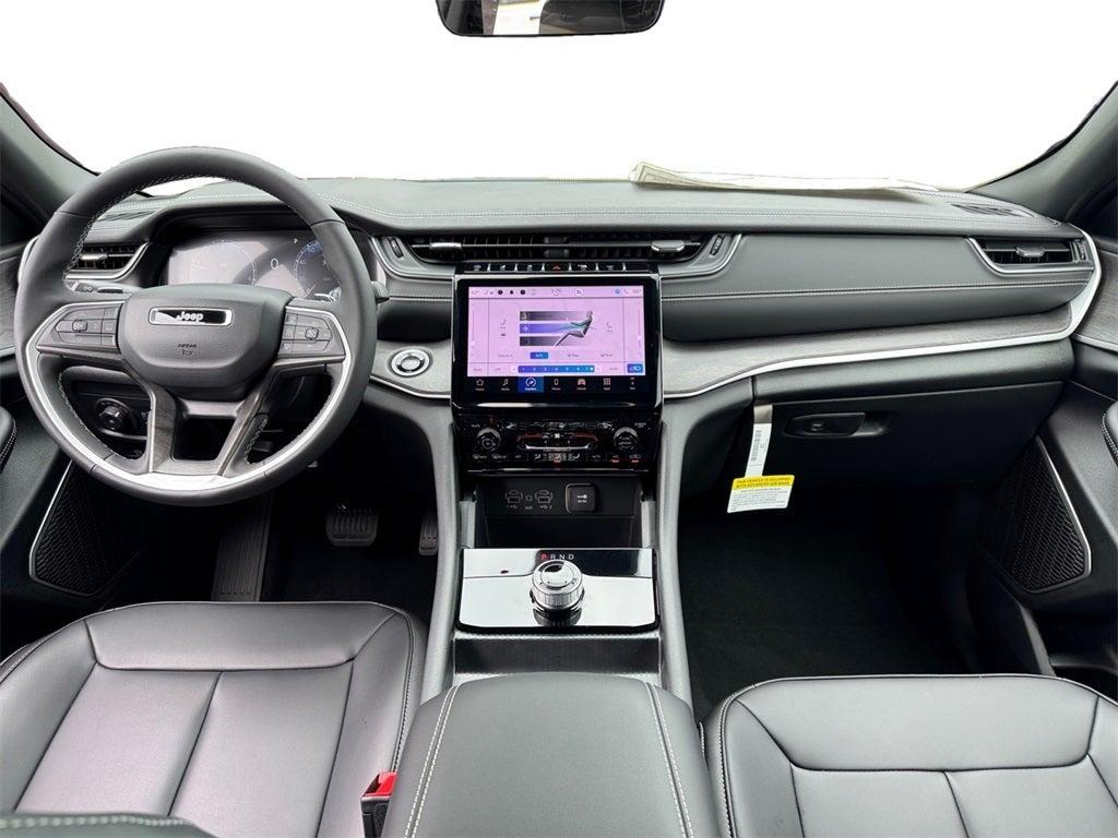 new 2025 Jeep Grand Cherokee car, priced at $41,322