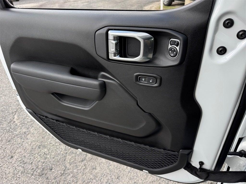 new 2025 Jeep Gladiator car, priced at $41,064