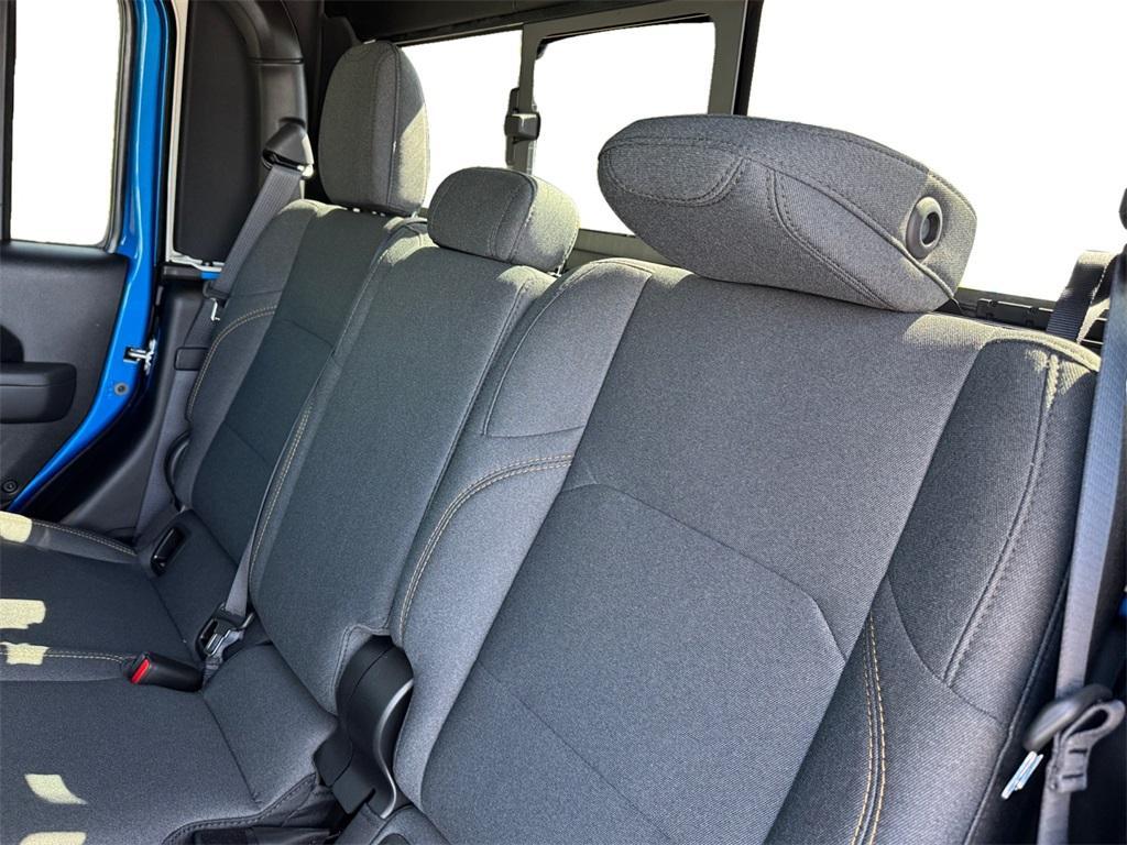 new 2025 Jeep Gladiator car, priced at $47,521