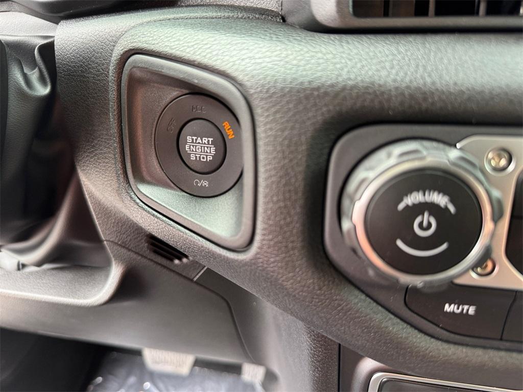 new 2025 Jeep Gladiator car, priced at $47,521