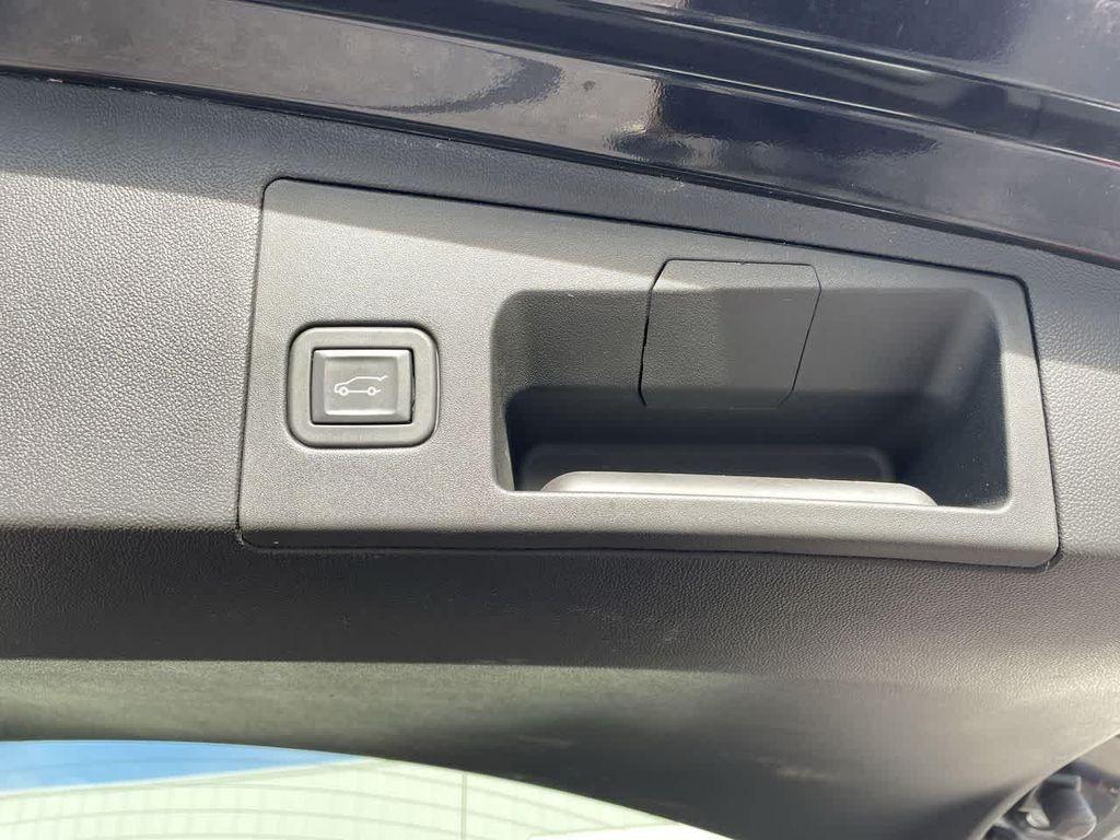 used 2024 Cadillac XT5 car, priced at $32,987