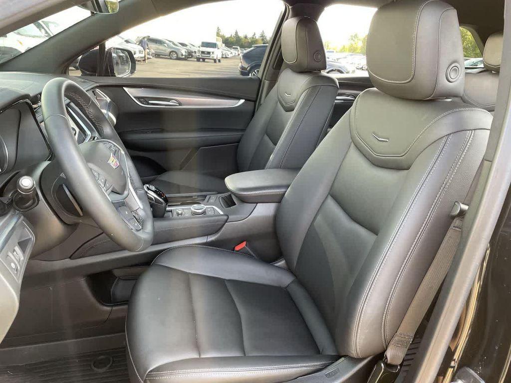 used 2024 Cadillac XT5 car, priced at $32,987