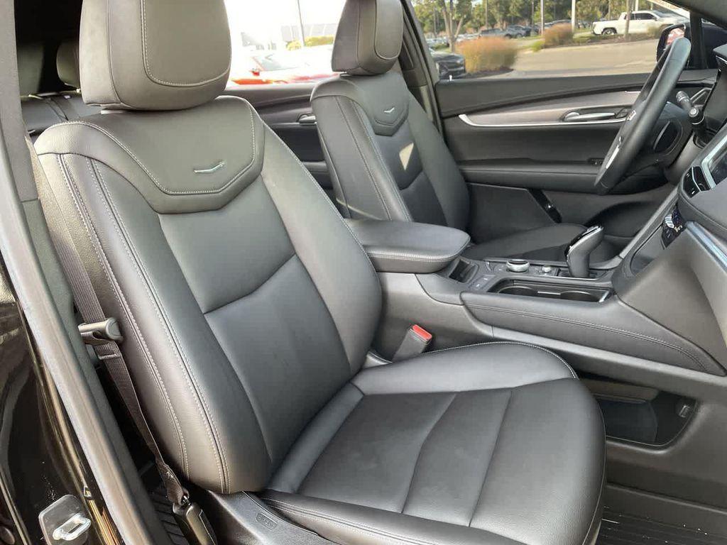 used 2024 Cadillac XT5 car, priced at $32,987