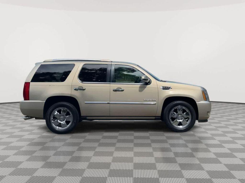 used 2010 Cadillac Escalade car, priced at $7,487