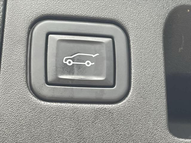 used 2022 Cadillac XT5 car, priced at $38,887