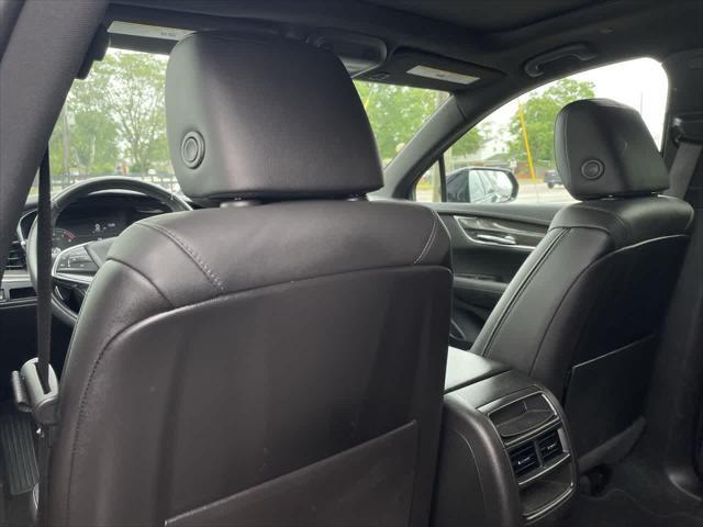 used 2022 Cadillac XT5 car, priced at $38,887