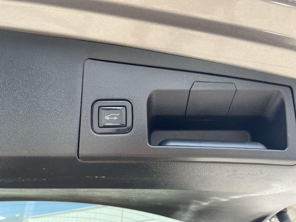 used 2023 Cadillac XT5 car, priced at $32,887