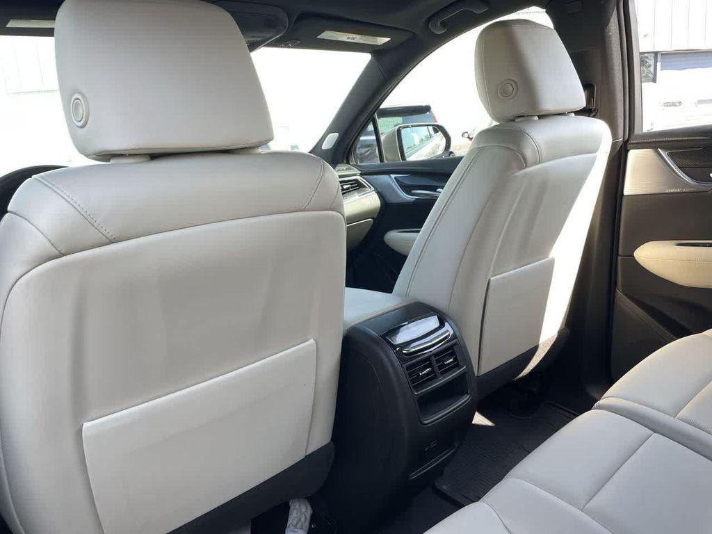 used 2023 Cadillac XT5 car, priced at $32,887