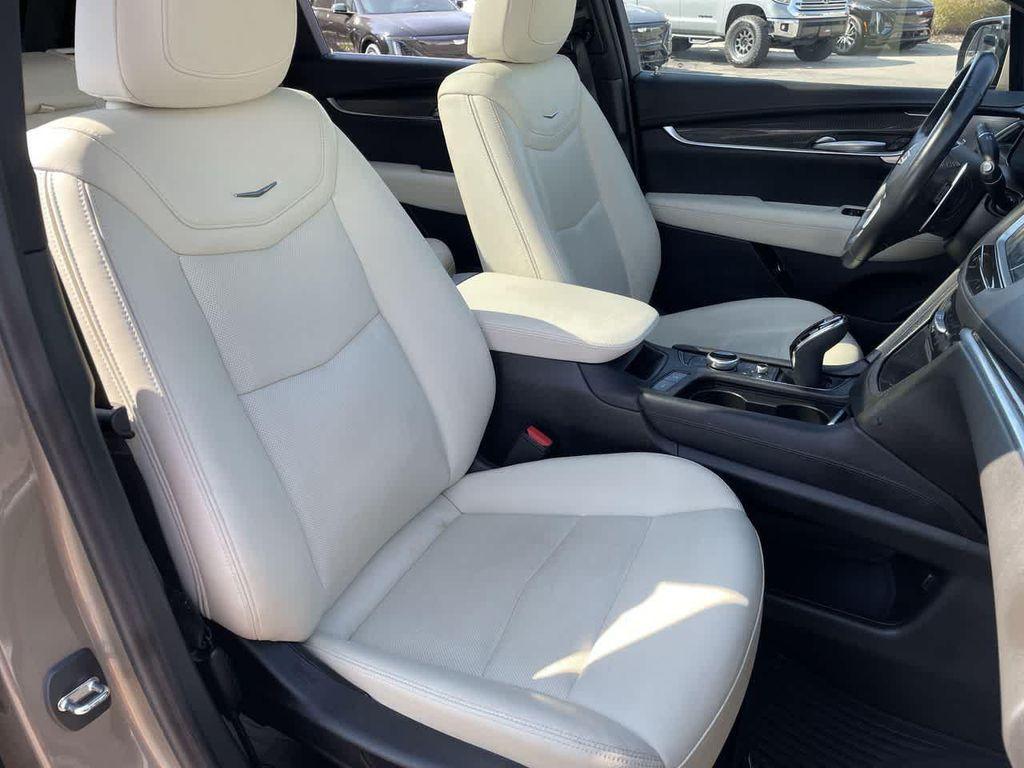 used 2023 Cadillac XT5 car, priced at $32,887