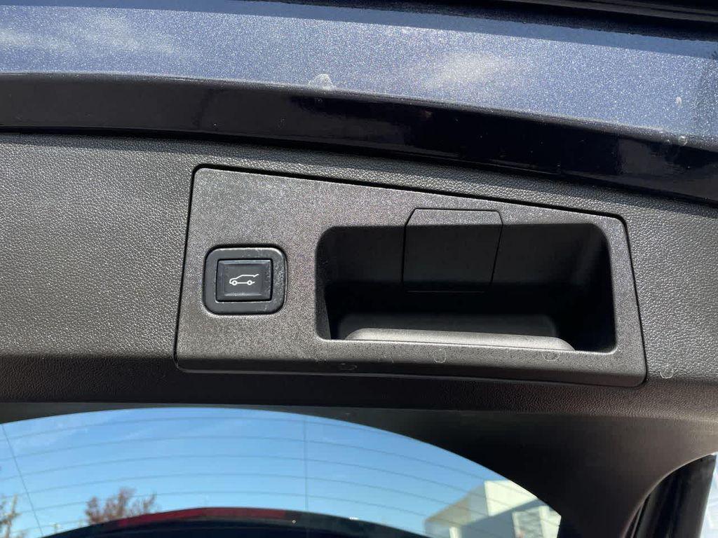 used 2022 Cadillac XT4 car, priced at $24,576