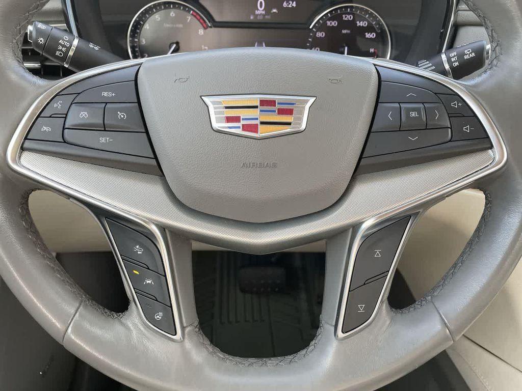 used 2022 Cadillac XT5 car, priced at $29,887