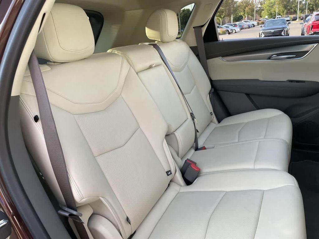 used 2022 Cadillac XT5 car, priced at $29,887