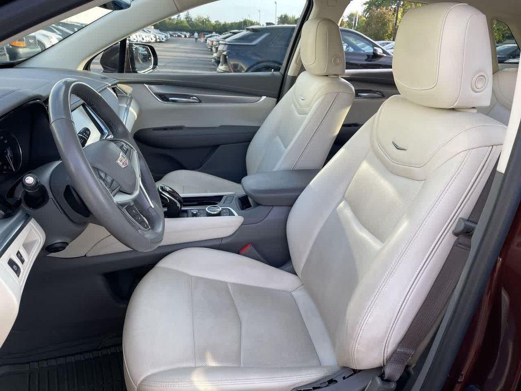 used 2022 Cadillac XT5 car, priced at $29,887
