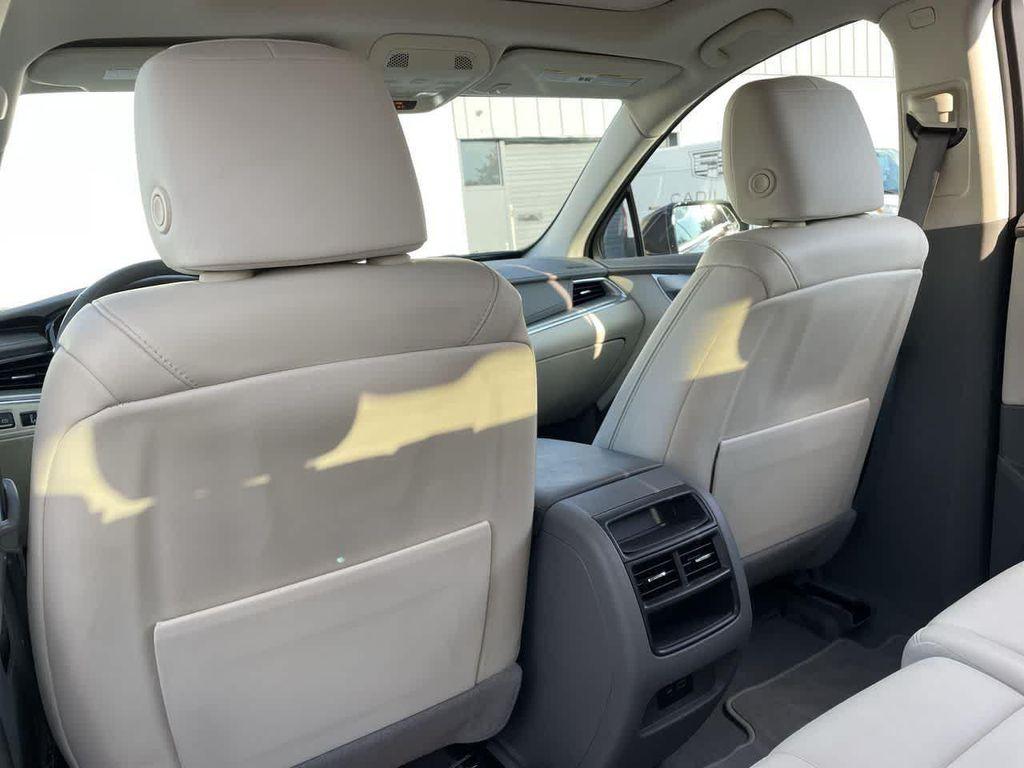 used 2022 Cadillac XT5 car, priced at $29,887